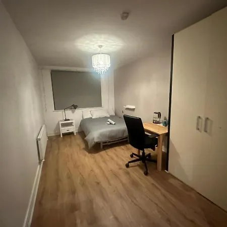 Accommodatie bij particulieren Master Bedroom With Ensuite Bathroom & Shower Leopardstown