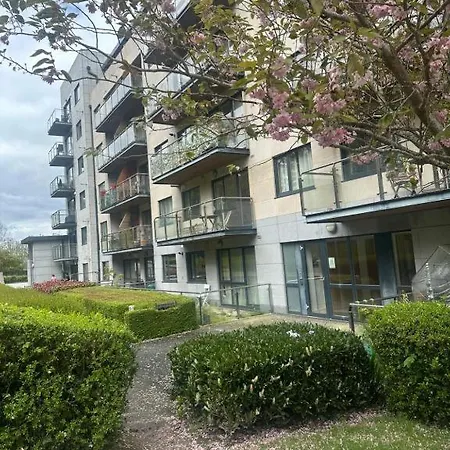 Accommodatie bij particulieren Master Bedroom With Ensuite Bathroom & Shower *