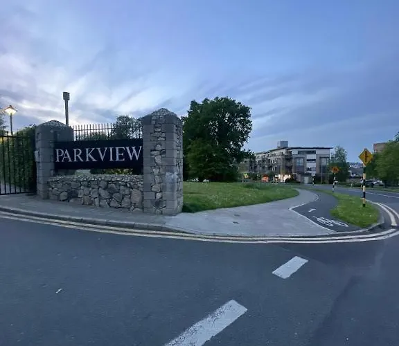Master Bedroom With Ensuite Bathroom & Shower